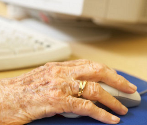 Usare il computer per migliorare la memoria negli anziani