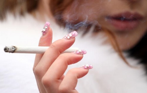 Smettere di fumare allunga la vita delle donne