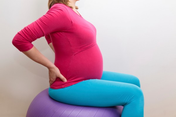 mal di schiena gravidanza esercizi prevenzione rimedi naturali cause