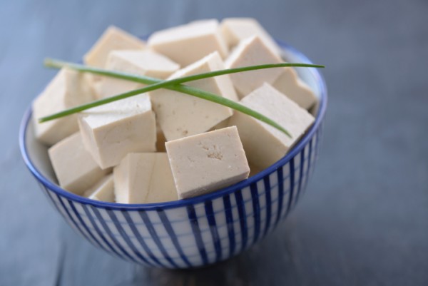 tofu proprietà valori nutrizionali calorie ricette controindicazioni